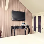Hotel Le Belgrand Champs Elysees, Tapestry By Hilton Parigi