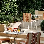 Le Belgrand Champs Elysees, Tapestry By Hilton 4* Parigi