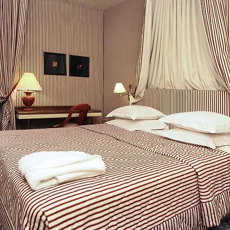 Le Belgrand Champs Elysees, Tapestry By Hilton Paris