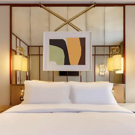 Le Belgrand Champs Elysees, Tapestry By Hilton Paris