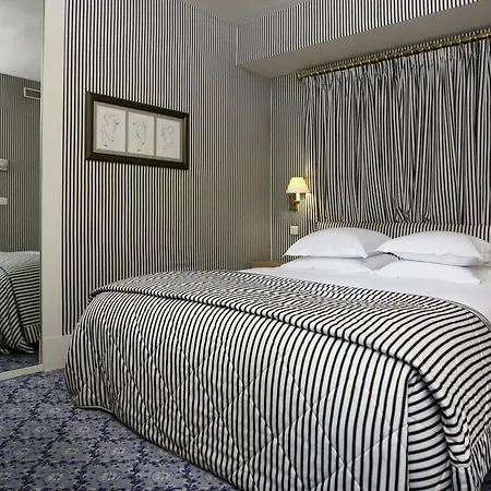 Le Belgrand Champs Elysees, Tapestry By Hilton Paris