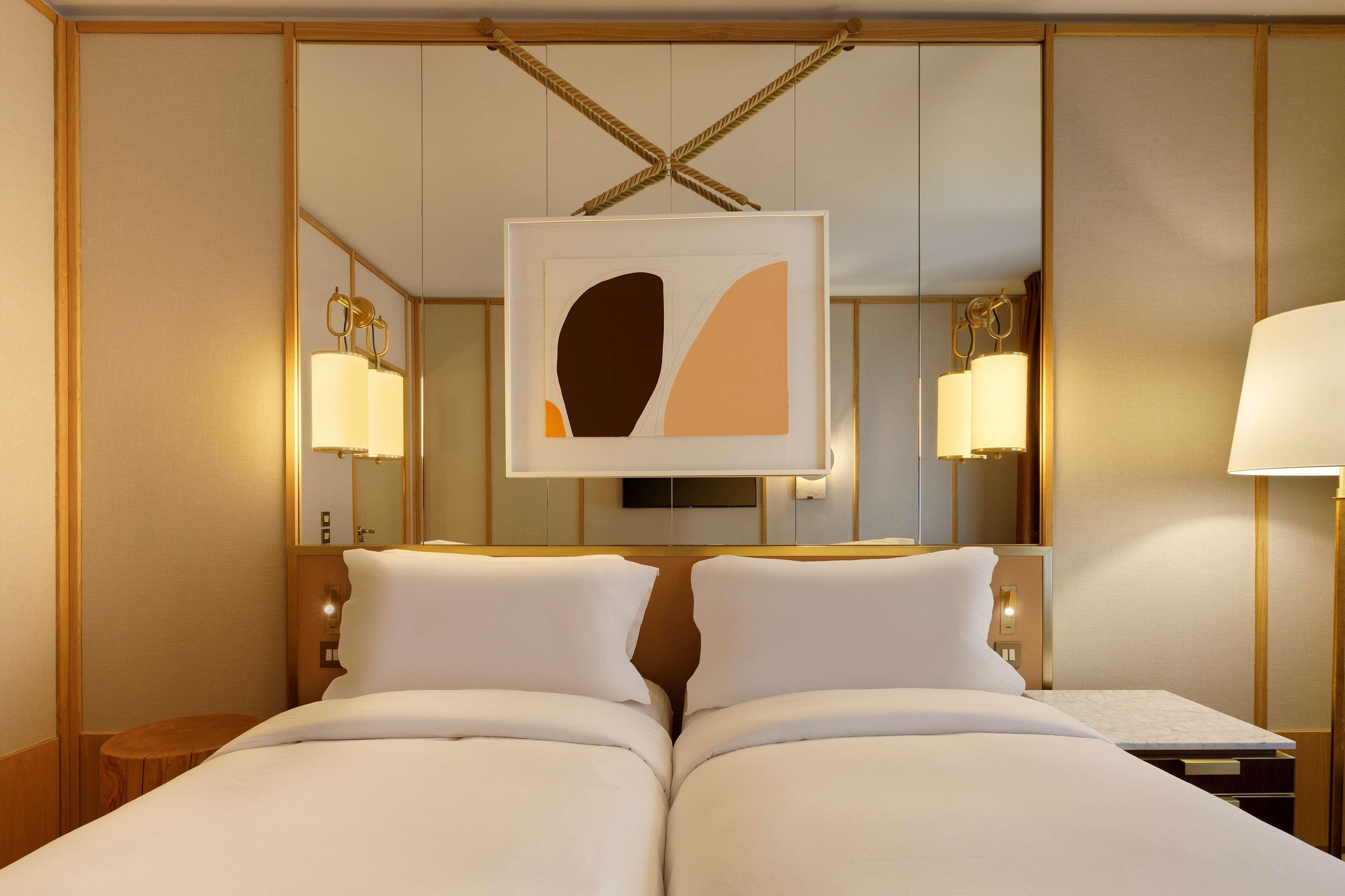 Le Belgrand Champs Elysees, Tapestry By Hilton