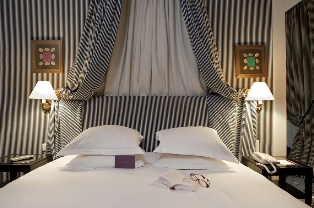 Le Belgrand Champs Elysees, Tapestry By Hilton