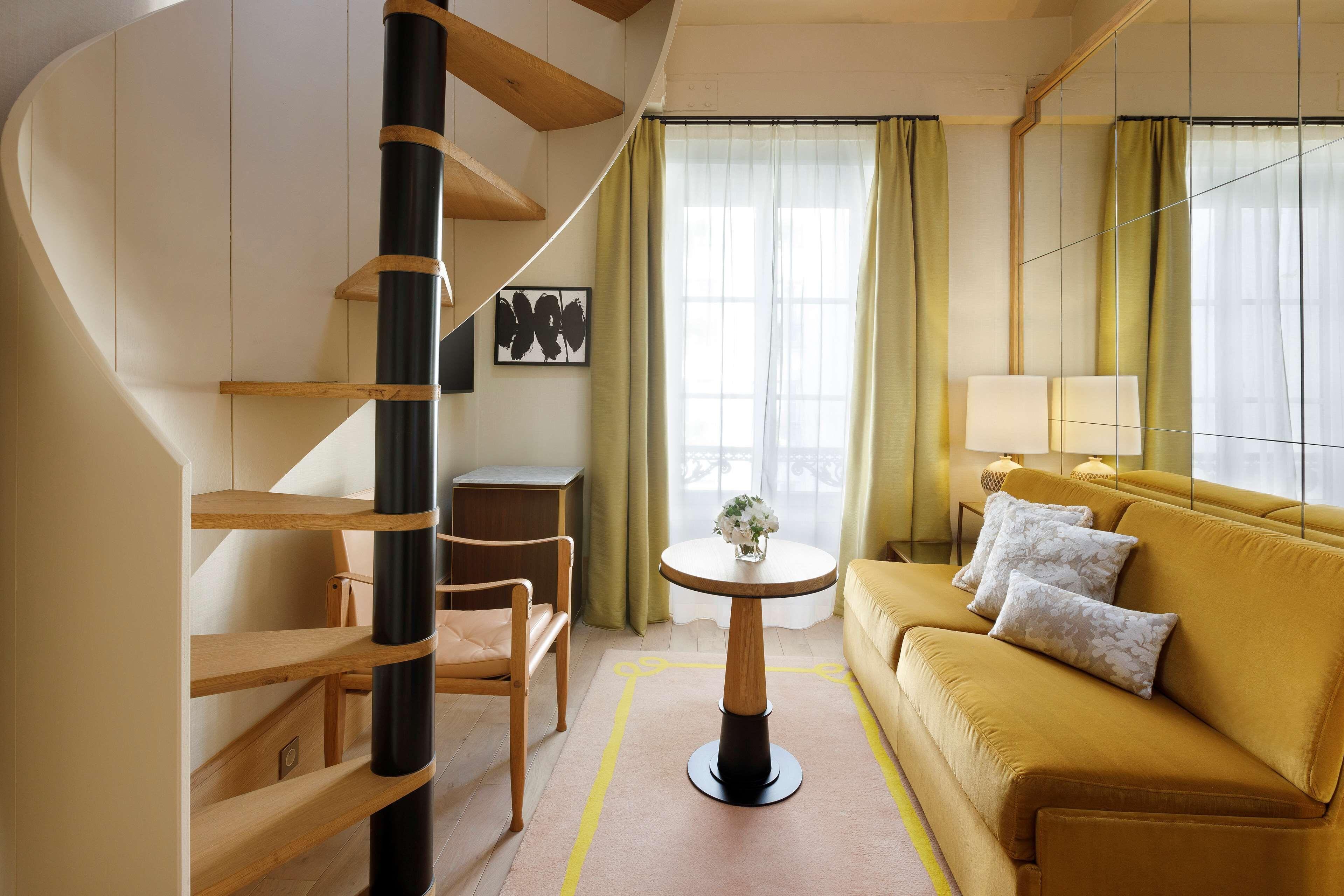 Le Belgrand Champs Elysees, Tapestry By Hilton