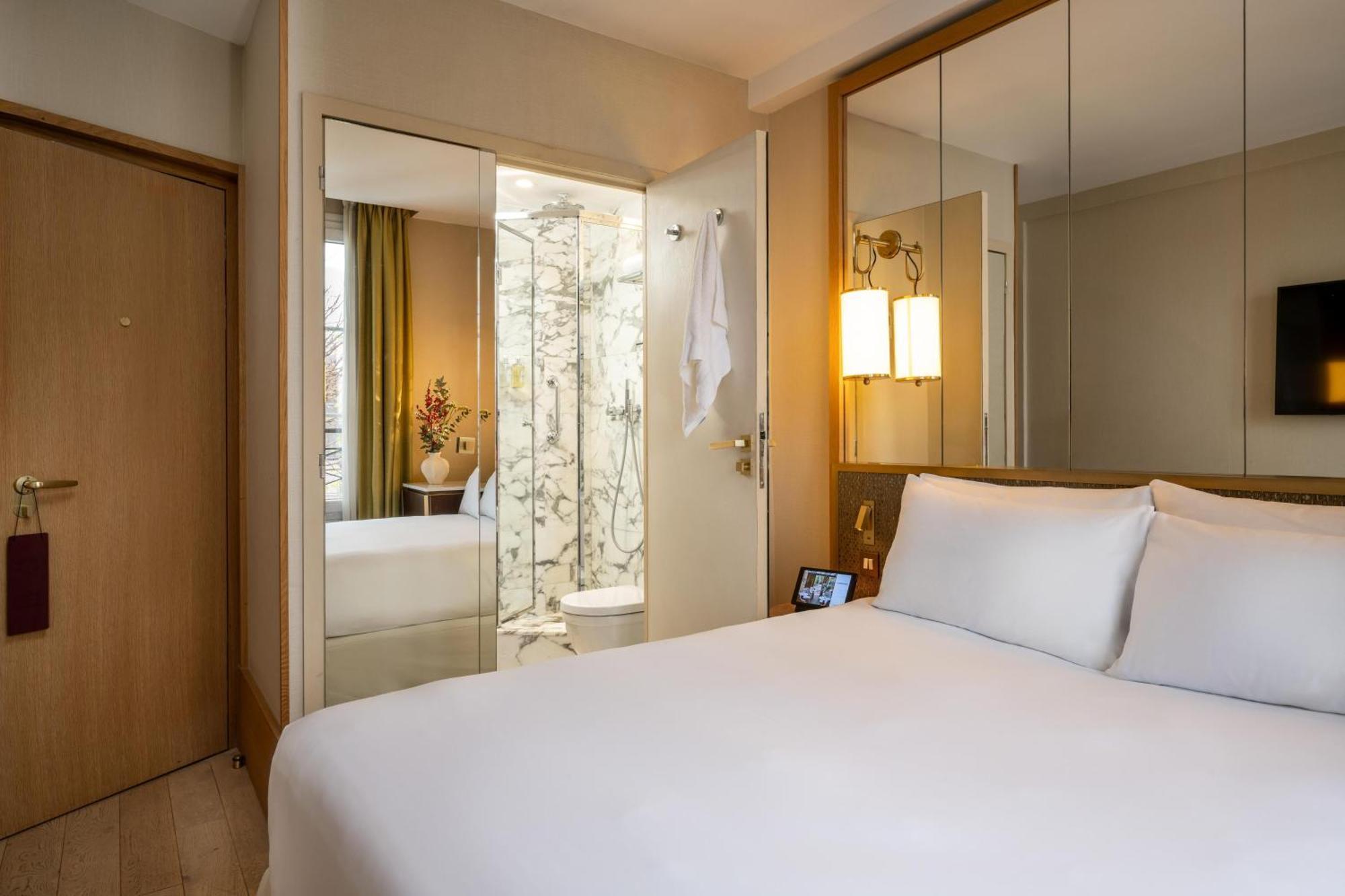 Le Belgrand Champs Elysees, Tapestry By Hilton