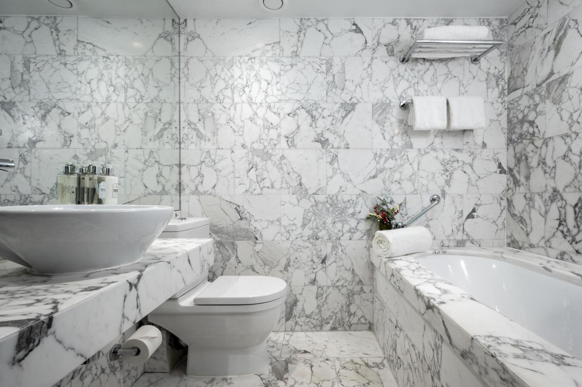 Le Belgrand Champs Elysees, Tapestry By Hilton Hotel Paris